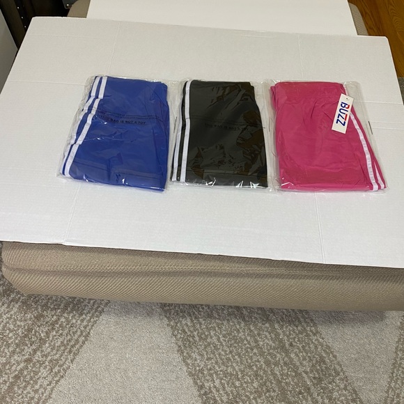 Wow what a deal 3 comfy leggings with strips - Picture 5 of 9